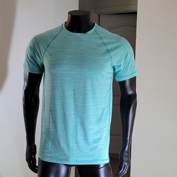 BRAND NEW SEAMLESS PERFORMANCE LAYER 8 QWICK-DRY T-SHIRT - Picture 4 of 15